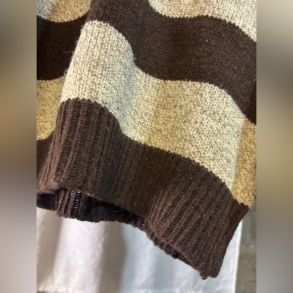 French Creek - Wool Tan and Brown Striped V-Neck - M - Picture 5 of 6